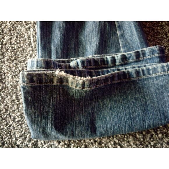 Jeans Size 3 Juniors Flower's In The Back Pockets Pre Owned - Picture 12 of 12